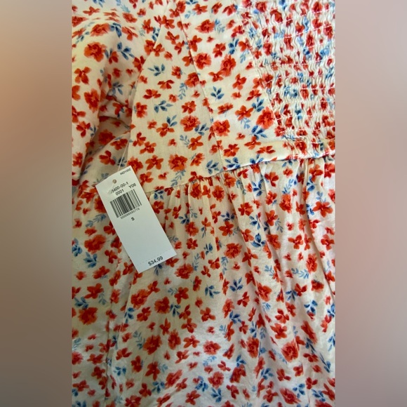 Old Navy Flutter Sleeve floral blouse. NWT - Picture 3 of 6